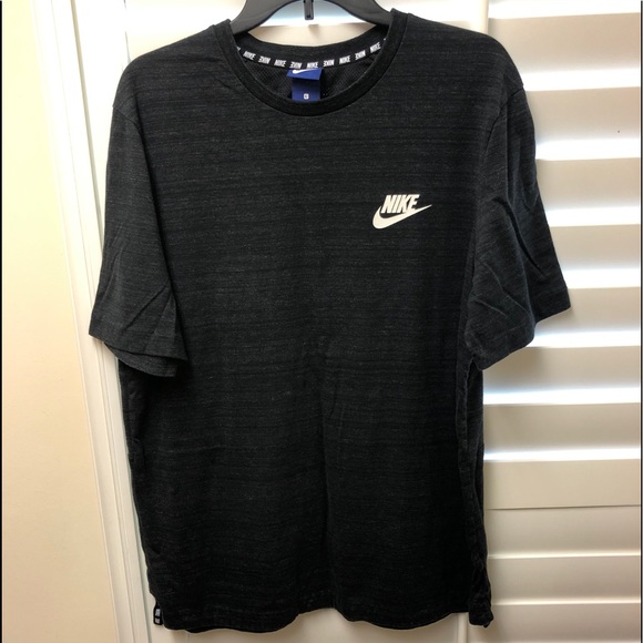 Nike Men’s T-Shirt - Picture 2 of 4